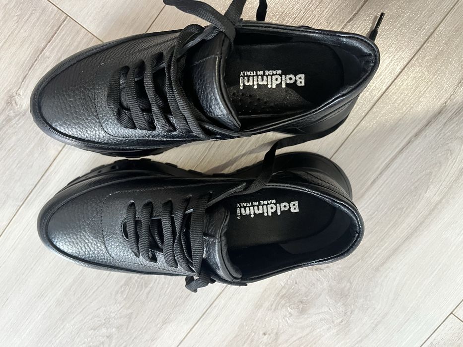 Обувь/ крассовки новые