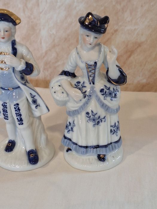 Порцеланови фигурки маркирани