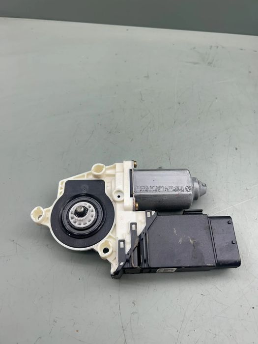 Motoras macara geam stanga fata 1C1959801A Volkswagen VW Golf 1998