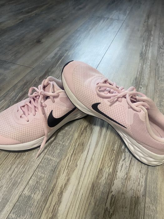 Маратонки Nike розови