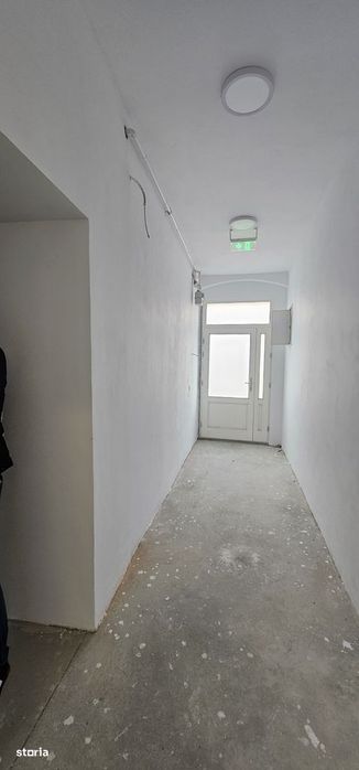 Vand spatiu cu intrare din strada,pretabil cabinete medicale,Pta Cibin