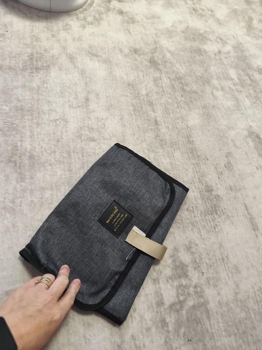 Donez lucruri bebe fetita