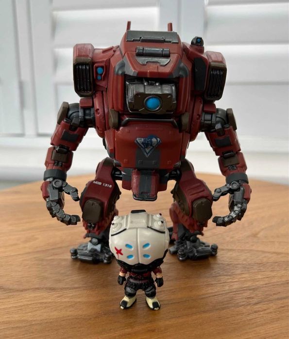 Titanfall 2 Funko Pop #133 MOB-1316 + Sarah mini (cockpit funcțional)