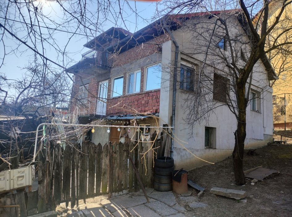 Vând casă pe strada Trivale