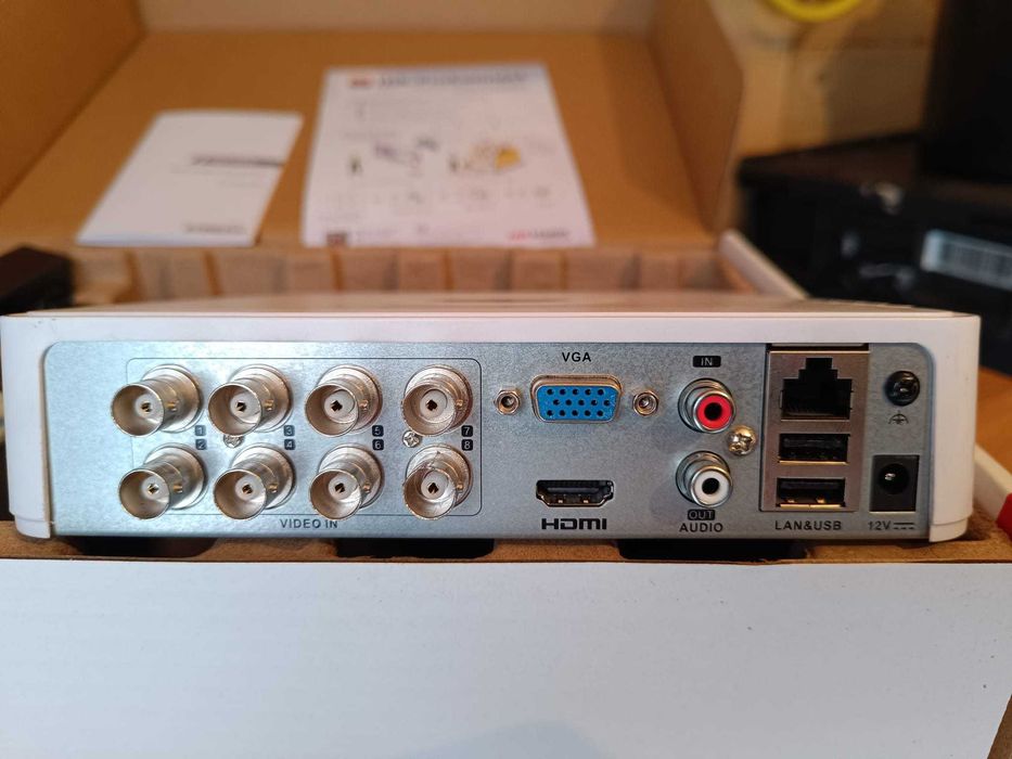 DVR 8 canale Hikvision cu HDD 2TB inclus