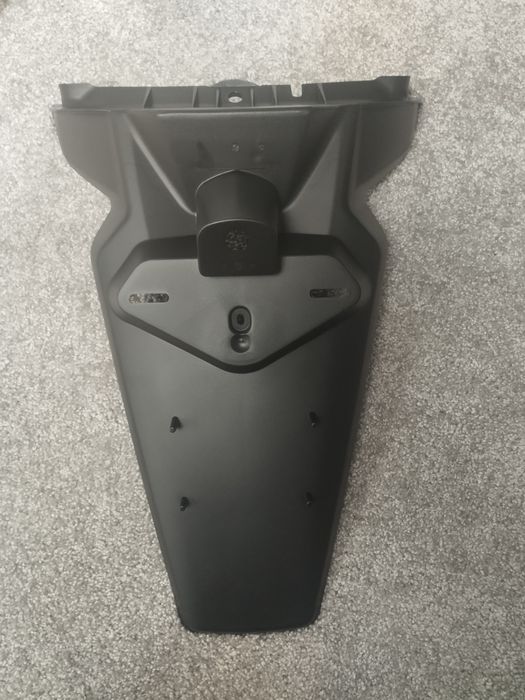 Aripa spate, suport numar pentru yamaha xmax model 125 si 250.