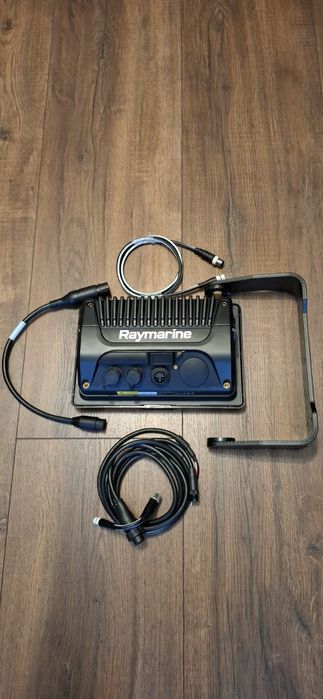 Raymarine  професионален морски радар и навигационен дисплей