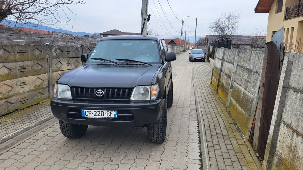 Vând Toyota Land cruiser motor 3 L diesel 4X4 mare 4x4 mic fara gram d