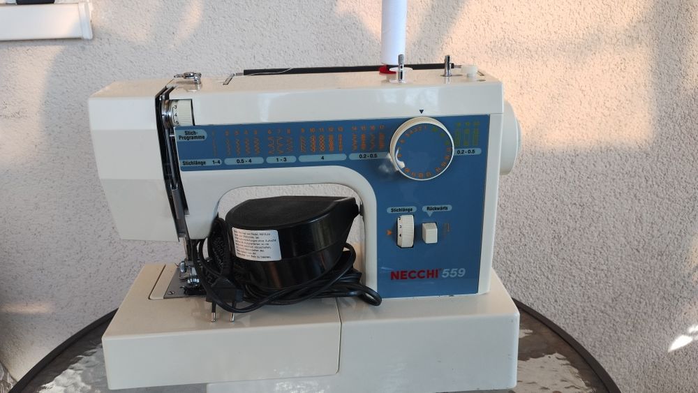 Отлично работеща шевна машина  .