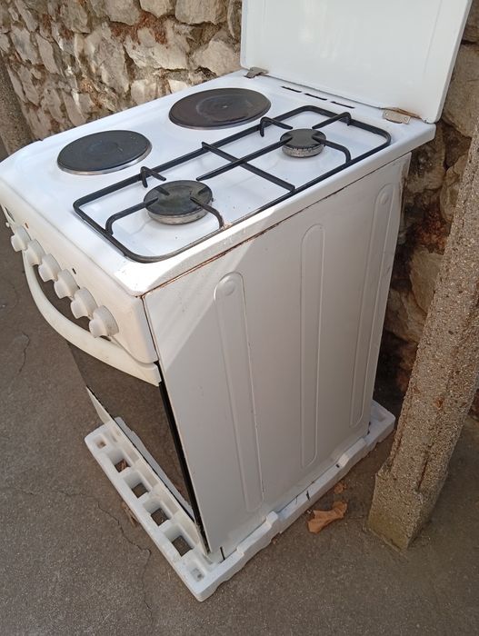 Печка "Indesit"и пералня "Siltal "работещи