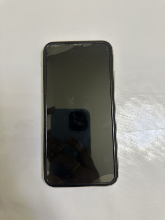 Айфон 11 белый Ios