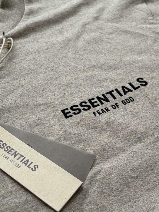 Тениска Fear of God ESSENTIALS - сив цвят
