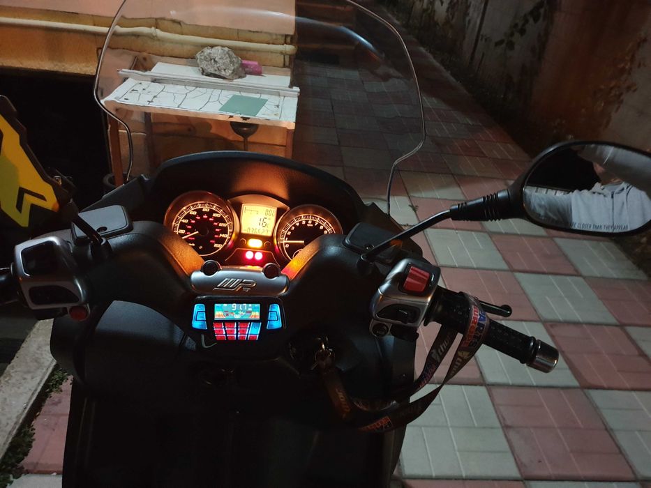 scuter Piaggio MP3 LTE 300 IE varianta L5e ,se conduce cu permis cat.B