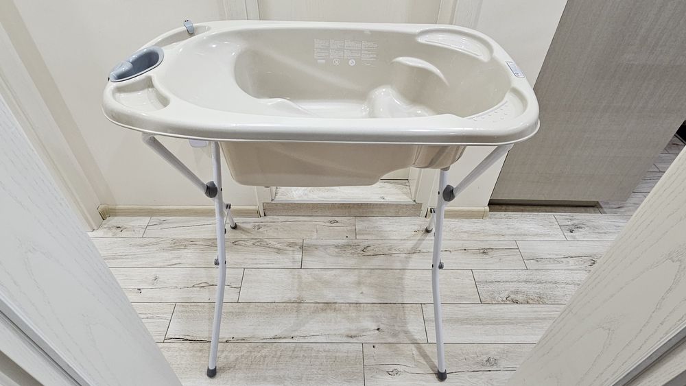 Голяма вана за бебе със стойка Jane