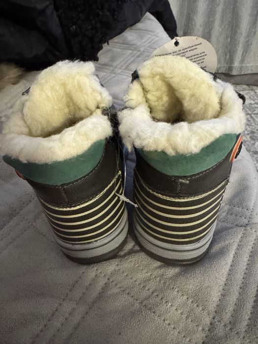 Продам зимние ботинки на мальчика