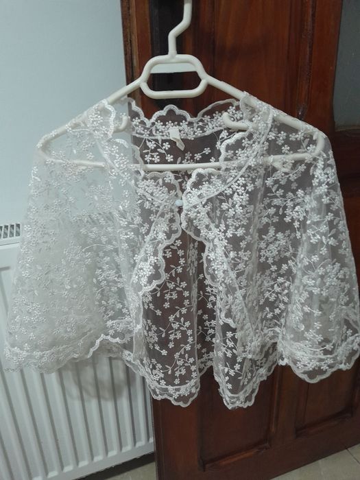 Bolero alb pentru logodna