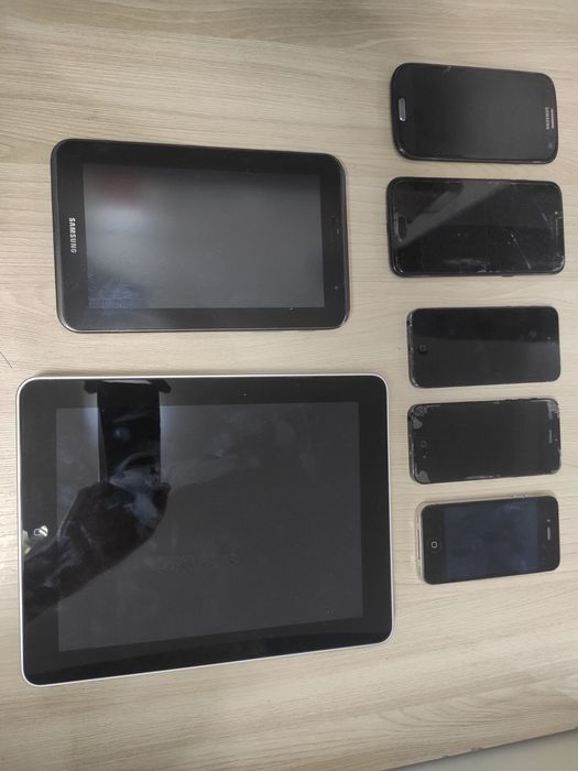 Продам на запчасти телефон и планшеты