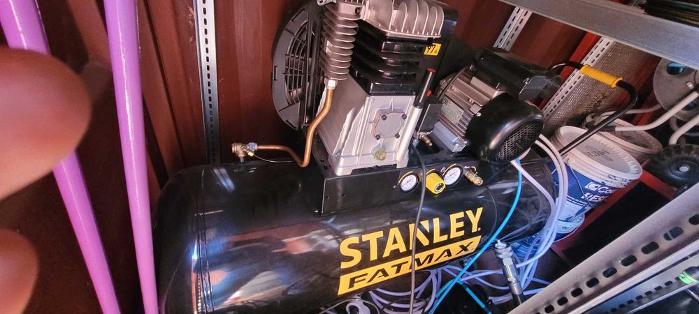 Compresor aer Stanley Fat max