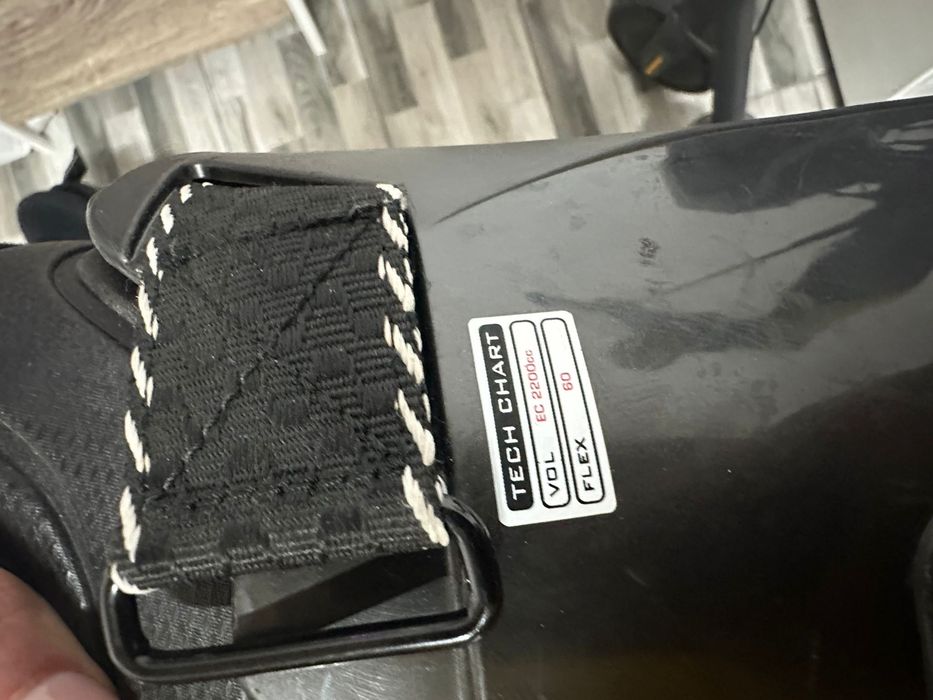 Ski-uri si clapari barbat