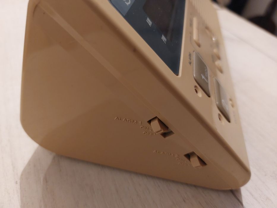 Vand Radio  Ceas  Sony cu Alarma