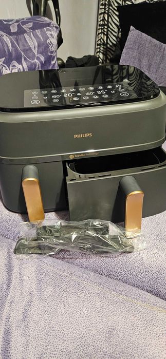Продавам еър фрайър Philips 3000