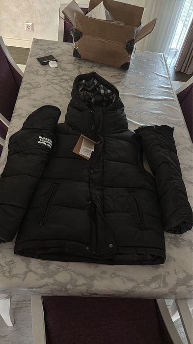 Продава се яке burberry