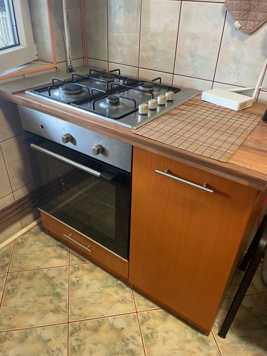 Mobilă de bucătărie + masă 6 persoane + aragaz – 1.500 lei NEGOCIABIL