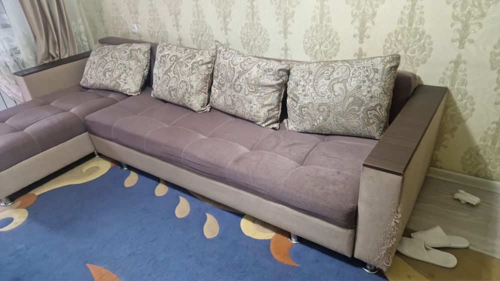 Продам диван для гостиной