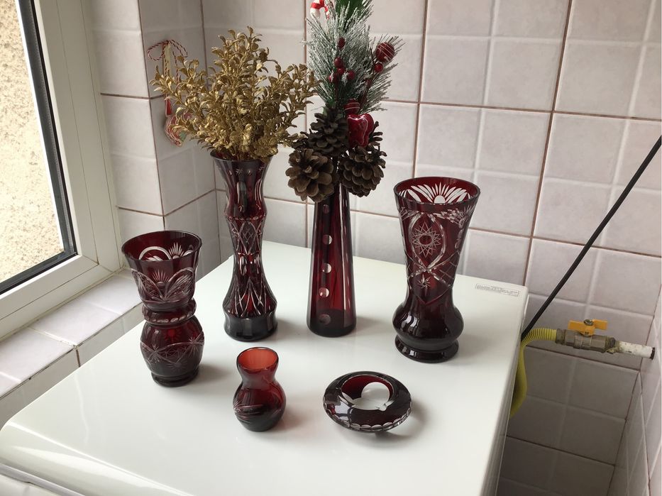 Bibelouri din ceramica cu cobalt sau cristal rosu