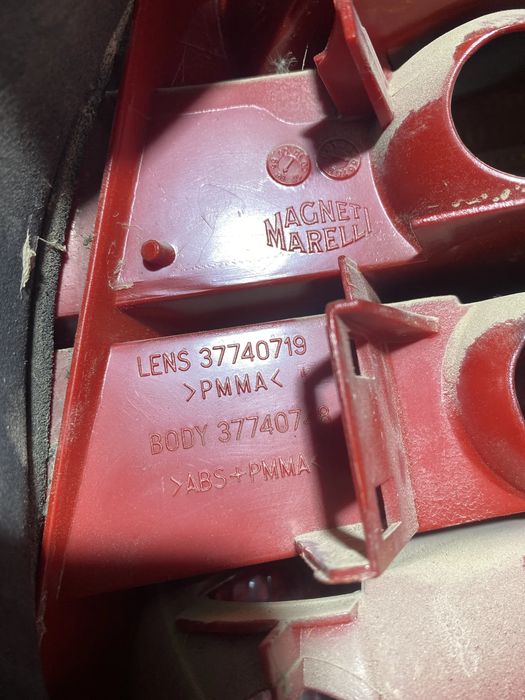 Lampa / Tripla stop dreapta pe aripa 37740748 Volkswagen VW Golf 2002