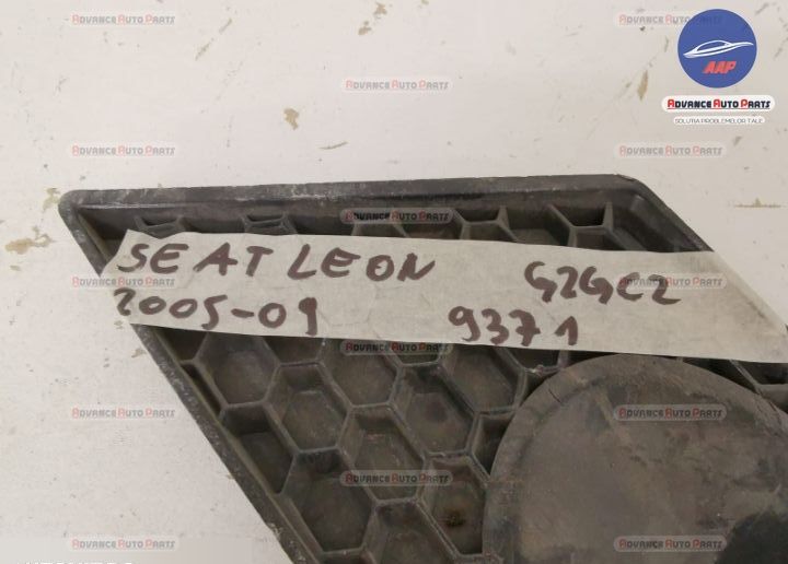 Ляв оригинален прожекторен грил в добро състояние Сеат Леон 2 1P [ - ]
