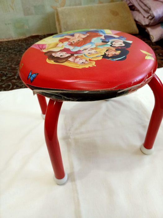 Детская табуретка с пищалкой