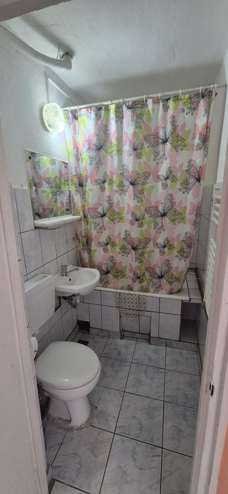 Închiriez apartament