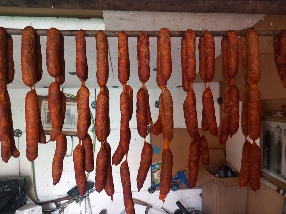 Afumam produse tradiționale carne peste brânzeturi etc..