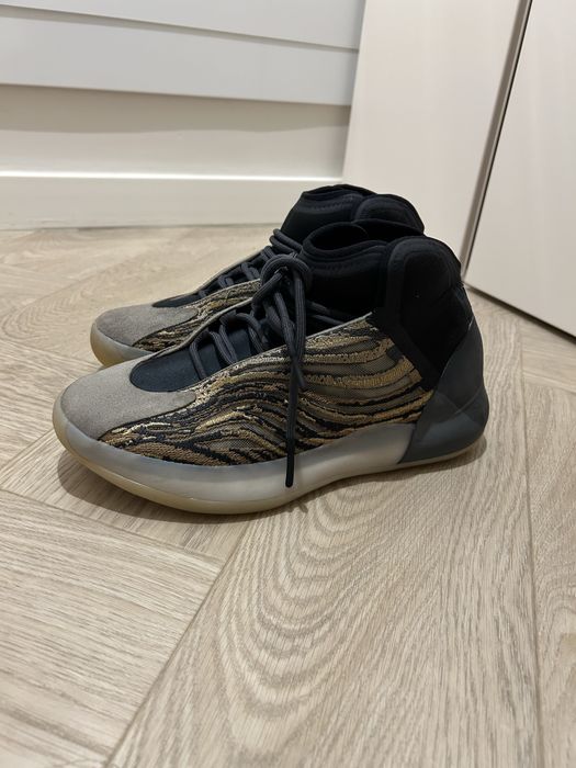 Yeezy Qntm Amber Tint