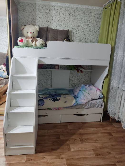 Детская двухъярусная кровать