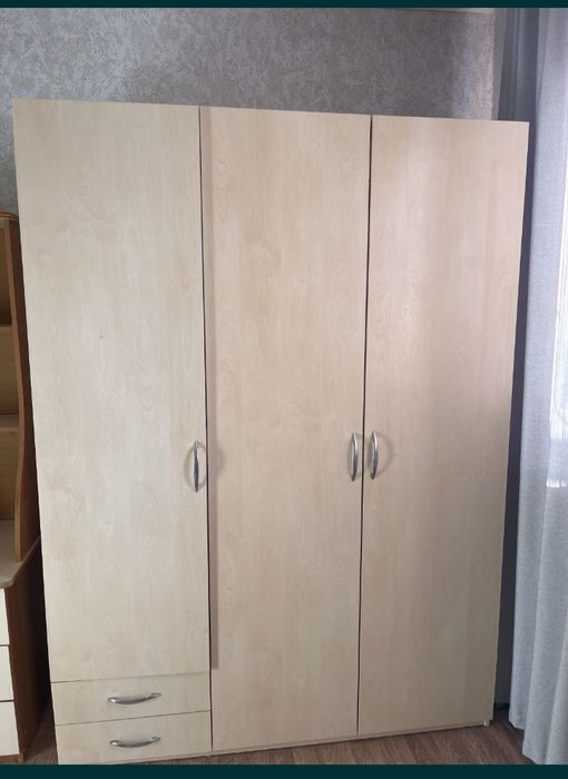 Продам Шифонер .