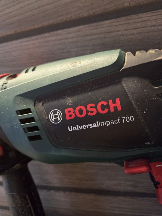 Mașină de găurit cu percuție Bosch UniversalImpact 700, 701W, cu Cutie