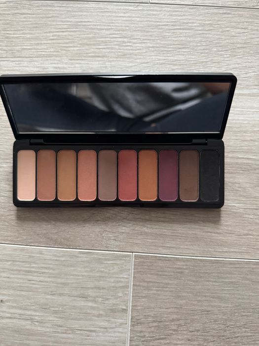 Палитри за сенки - Revolution; e.l.f ; hudabeauty