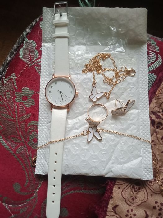 Продам набор часы и бюжитерия
