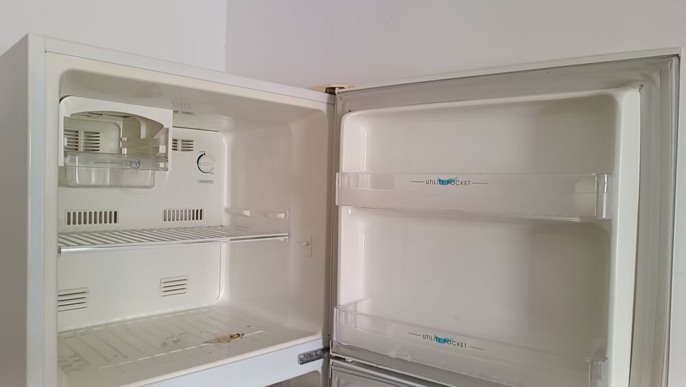 Холодильник Samsung Cooltech