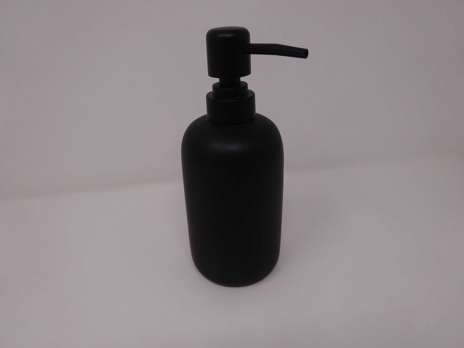 Нов стилен диспенсър за течен сапун /цвят - черен мат/
