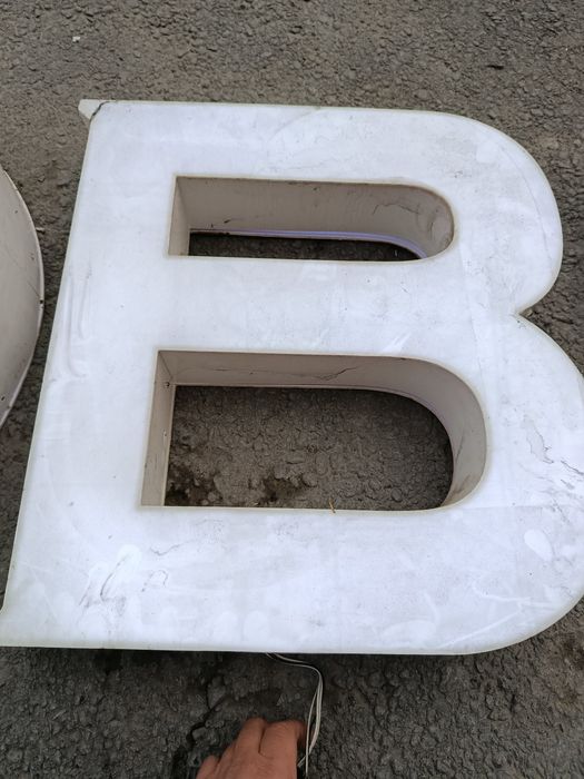 Burger boʻrtma hariflari sotiladi