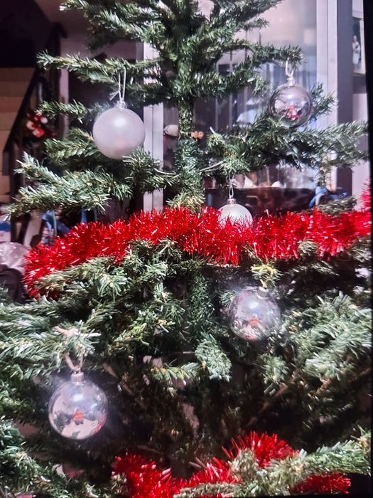 Brad artificial, înălțime 160 cm, cu decoratiuni