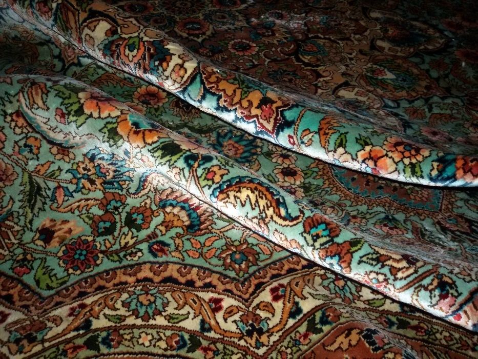 Иранский шелковый ковер