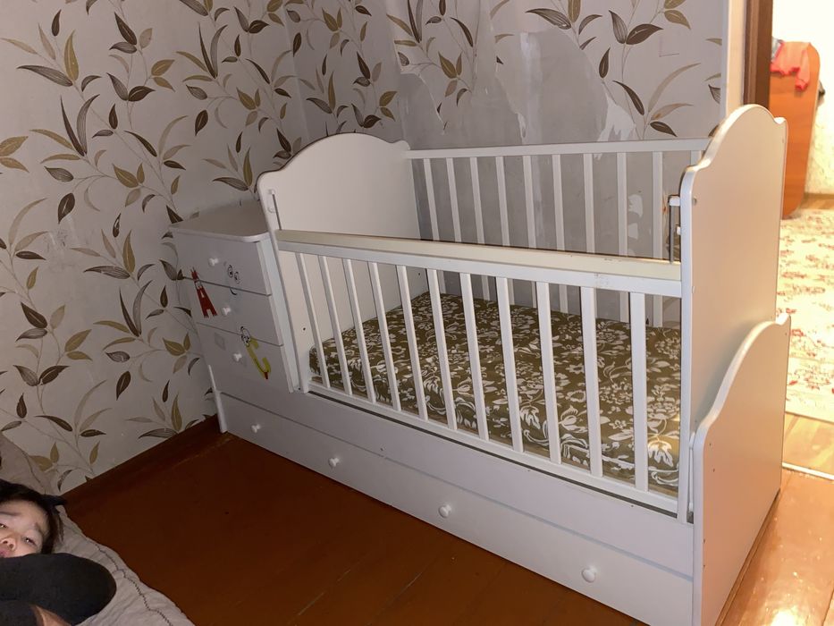 Манеж с комодом