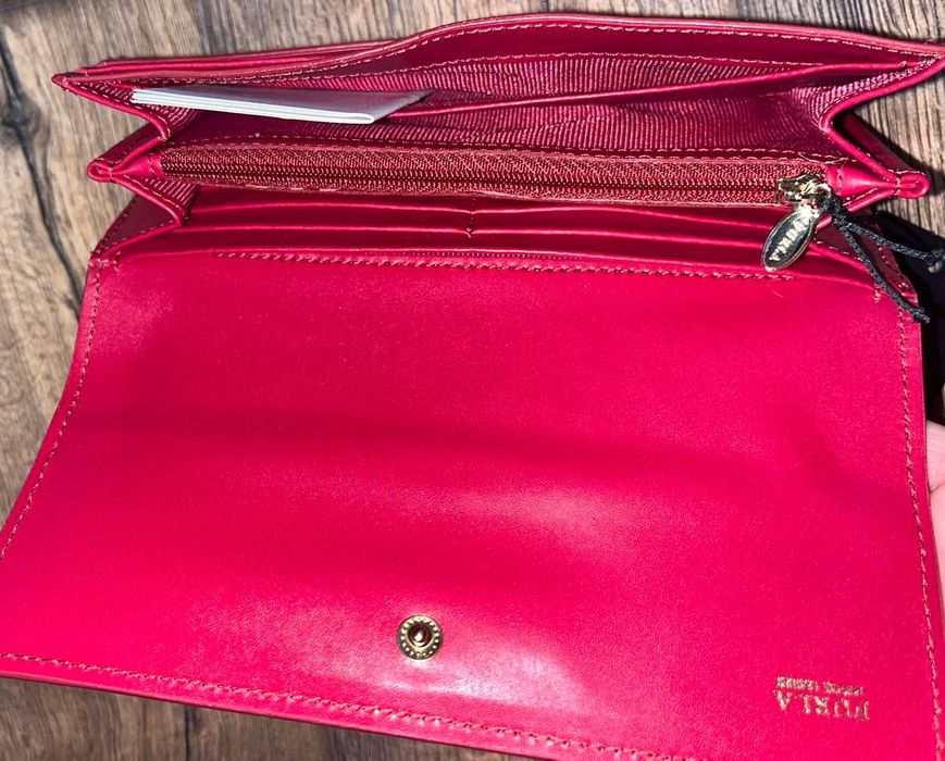 Продавам портфейл ФУРЛА нов