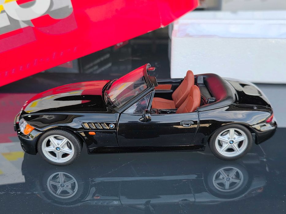 Macheta Auto 1/18 UT Models BMW Z3 Roadster