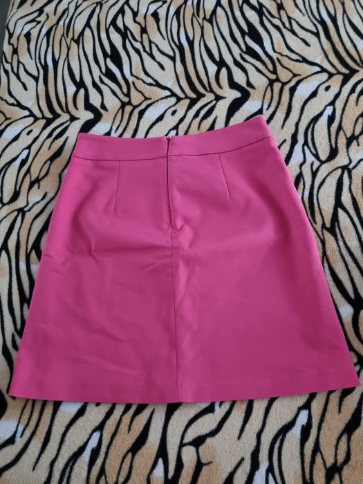 Vând fustă Zara, model deosebit