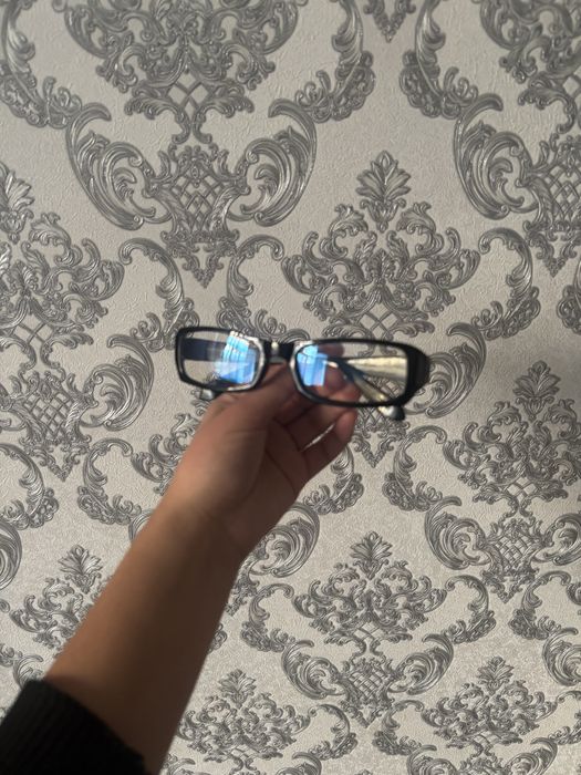 Очки чёрный ешё модный